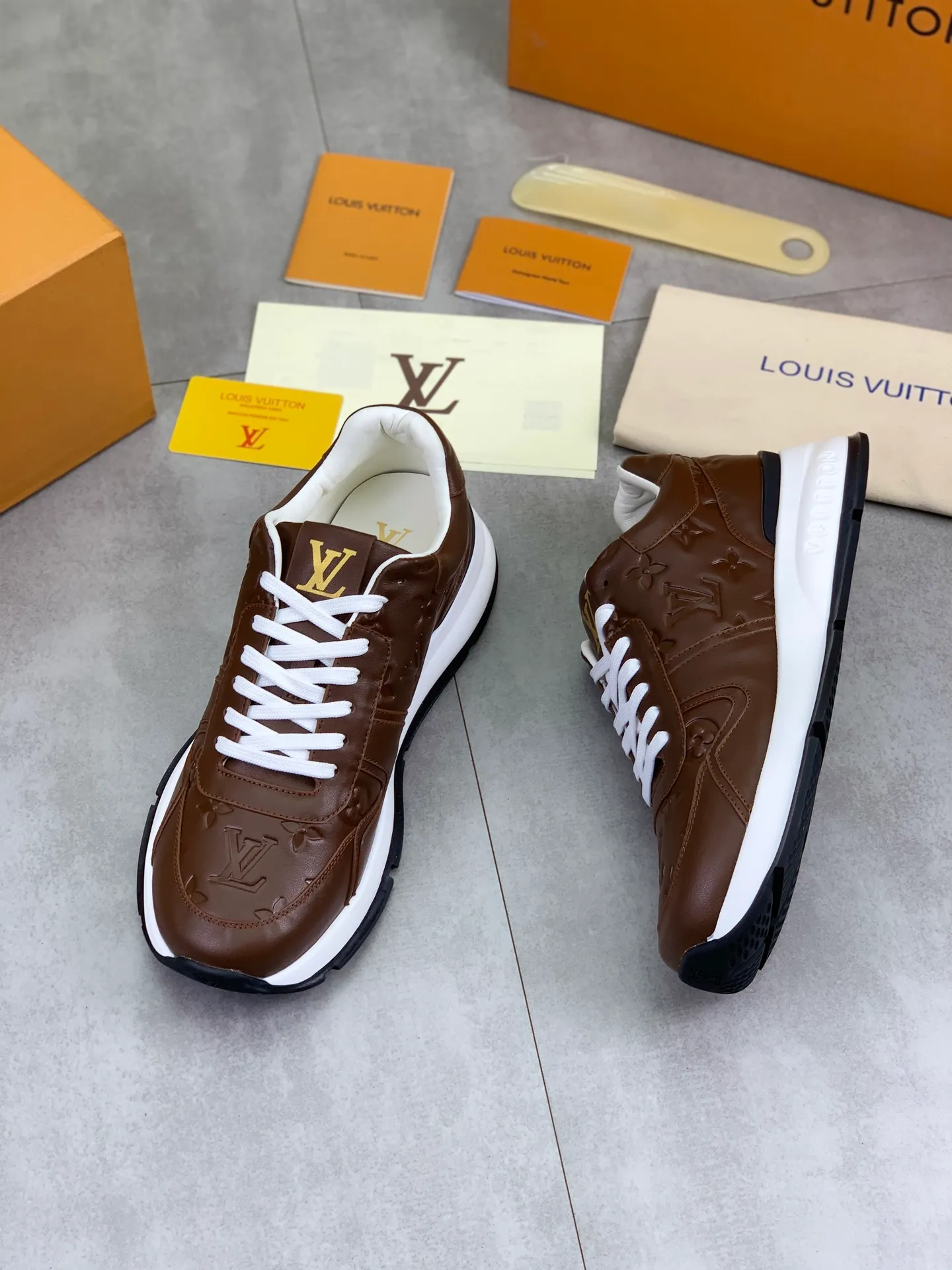 Factory price P820 💶 Top version [LOUIS VUITTON] counter series (original order) new style 🍀LV Louis Vuitton - top version LV classic high-top trendy shoes! Made of imported original craft calfskin, original breathable lining, and original wear-resistant, lightweight, high-end TPU outsole! High quality products! 3️⃣ colors available, size: men’s 39-44 (38 45 customized)
